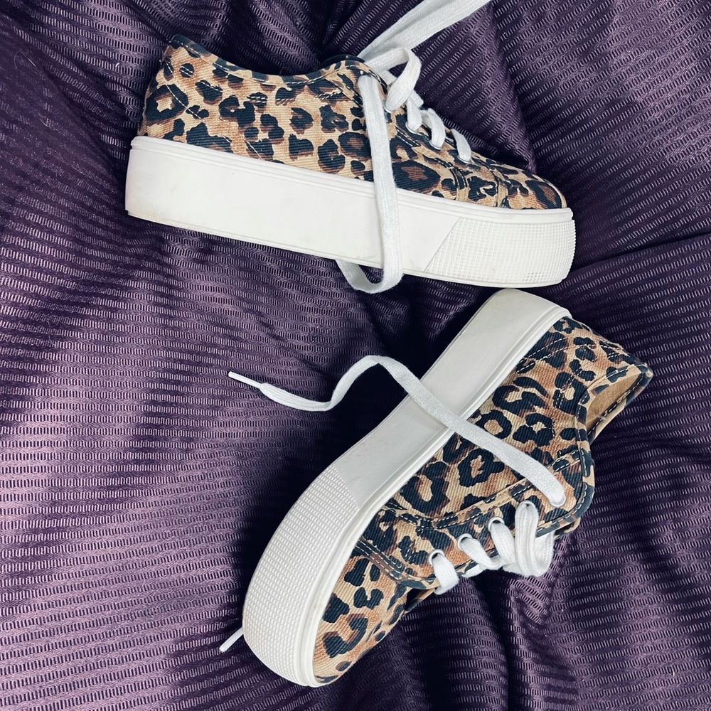 Super Comfort Memory Foam Sole Leopard Print Platform Sneakers - Picture 2 of 7